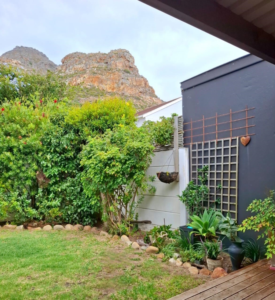 3 Bedroom Property for Sale in Lakeside Western Cape